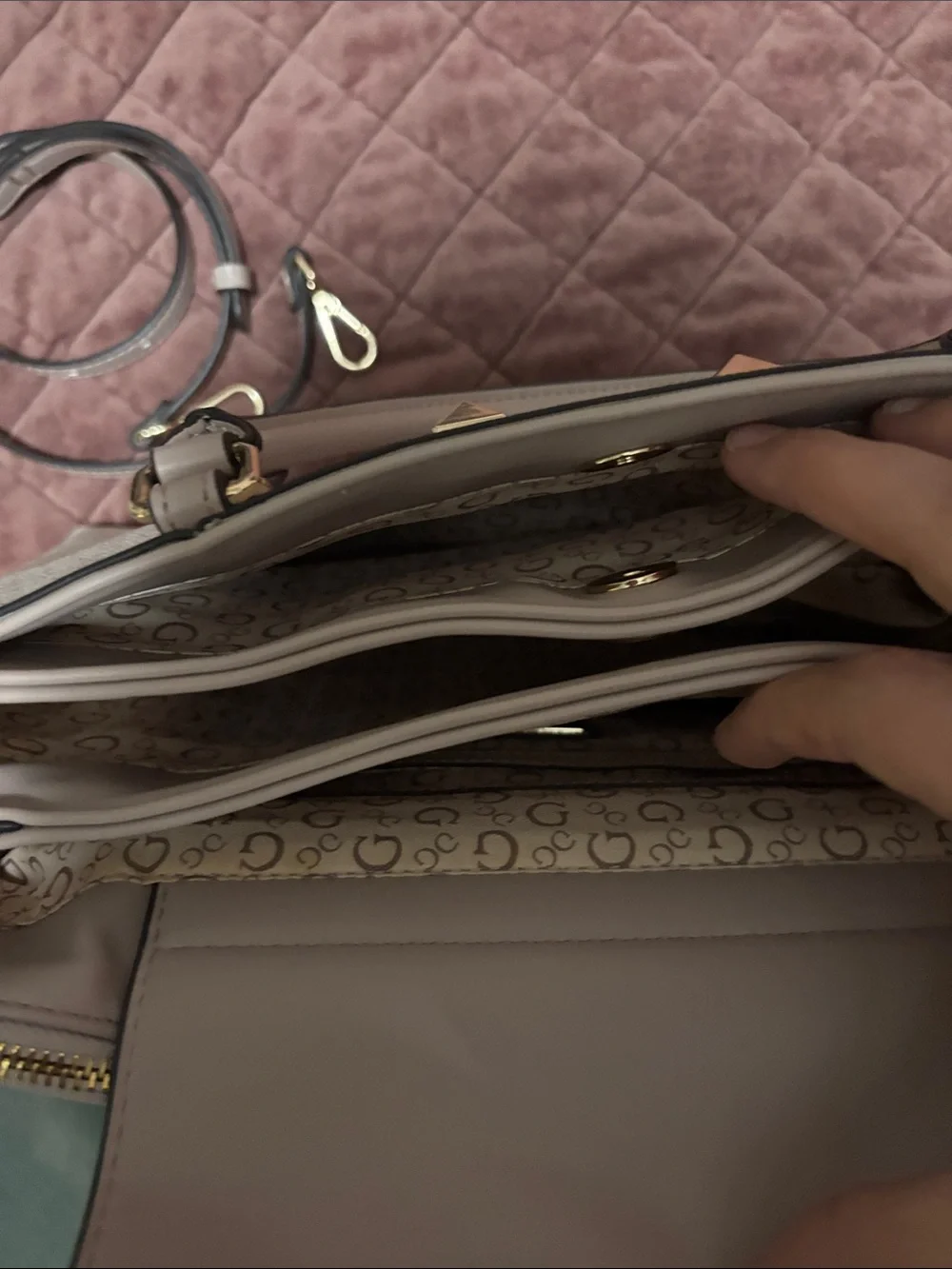 GUESS Women's Logo Satchel Handbag in Light Pink and Cream like new